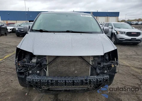 2015 Chrysler Town & Country Touring z USA, uszkodzony, nr VIN 2C4RC1BG2FR629921